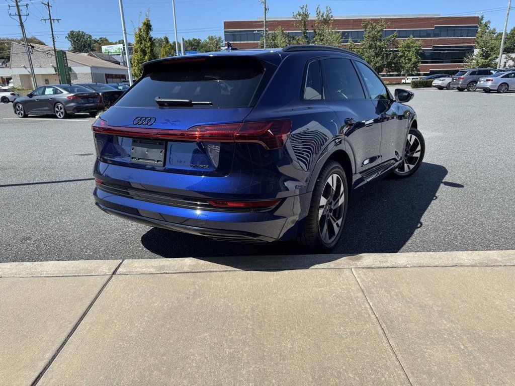 Used 2022 Audi e-tron Premium AWD/4WD image 2