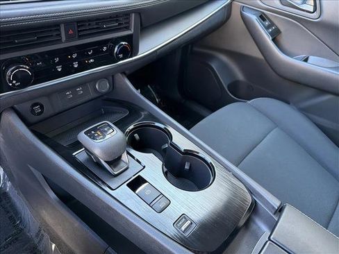 Used 2024 Nissan Rogue S FWD image 20