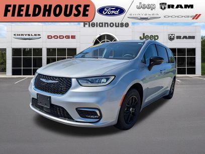 Used 2024 Chrysler Pacifica Touring-L