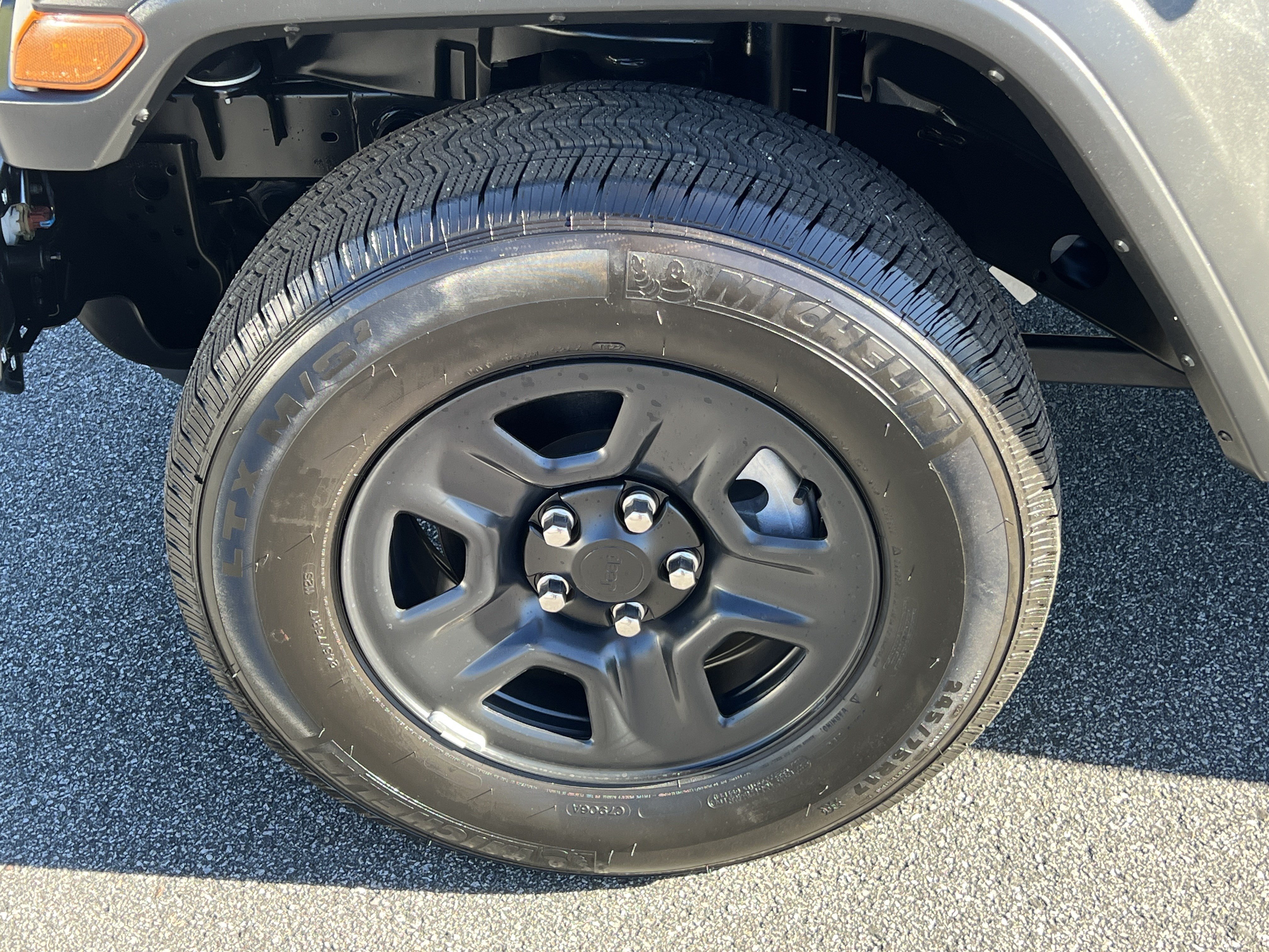 Used 2022 Jeep Wrangler Sport AWD/4WD image 13