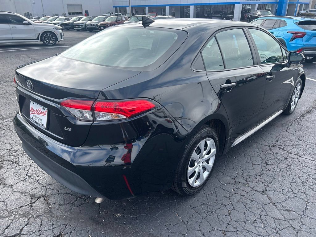 Used 2025 Toyota Corolla LE FWD image 5