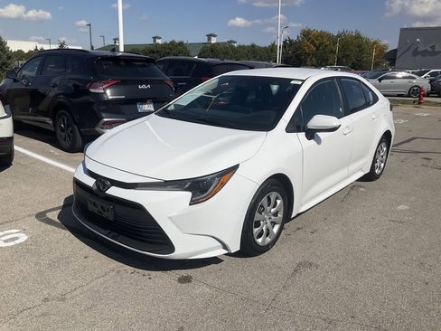 Used 2024 Toyota Corolla LE image 3