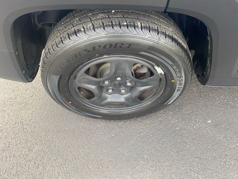 Used 2018 Jeep Renegade Sport w/ Power & Air Group image 29