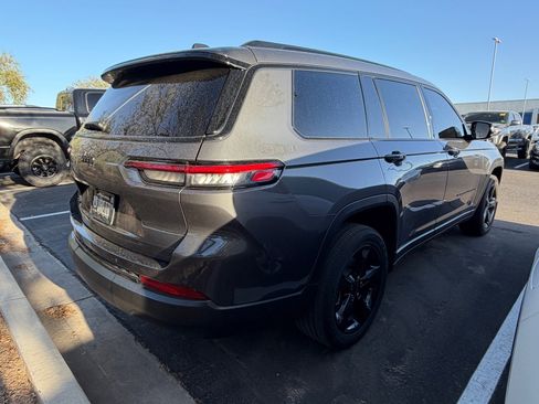 Used 2023 Jeep Grand Cherokee L Laredo image 3