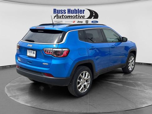 Used 2022 Jeep Compass Latitude w/ Sun and Sound Group AWD/4WD image 7