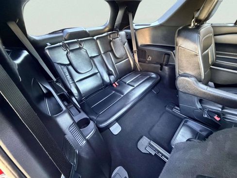 Used 2020 Ford Explorer XLT w/ Equipment Group 202A AWD/4WD image 30