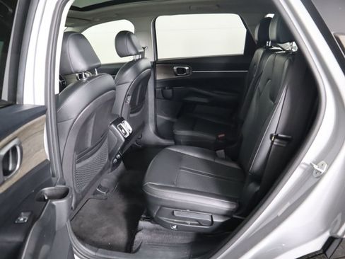 Used 2022 Kia Sorento EX w/ Panoramic Sunroof Package image 22