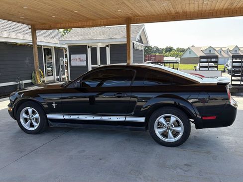 Used 2008 Ford Mustang Premium RWD image 3