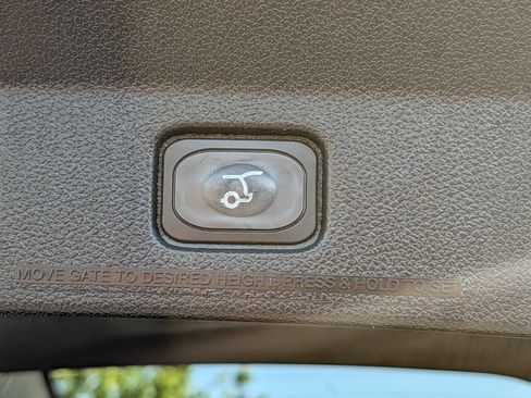 Certified 2018 Ford Explorer Platinum AWD/4WD image 14