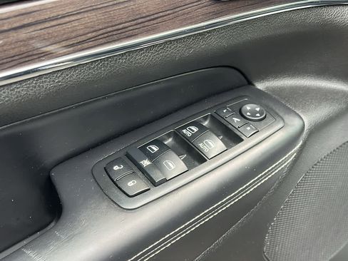 Used 2017 Jeep Grand Cherokee Overland AWD/4WD image 23