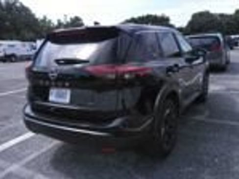 Used 2025 Nissan Rogue SV AWD/4WD image 3