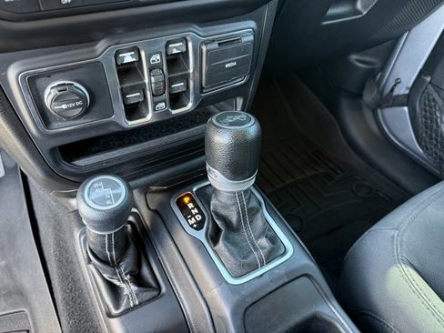 Used 2020 Jeep Wrangler Unlimited Sahara AWD/4WD image 16