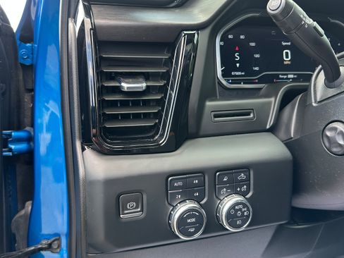 Used 2023 GMC Sierra 1500 AT4 w/ AT4 Premium Package AWD/4WD image 14