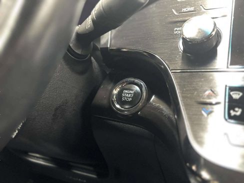 Used 2018 Toyota Avalon XLE image 24