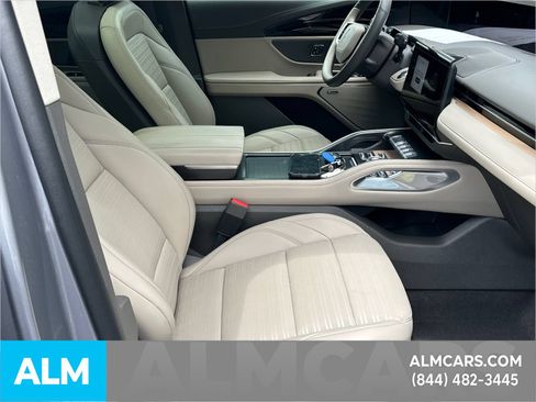 Used 2025 Lincoln Nautilus Reserve AWD/4WD image 15