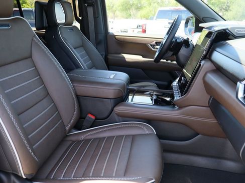 Certified 2026 GMC Yukon Denali Ultimate AWD/4WD image 34