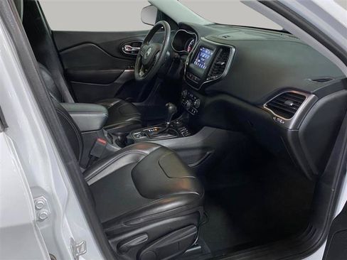 Used 2021 Jeep Cherokee Latitude Plus AWD/4WD image 30