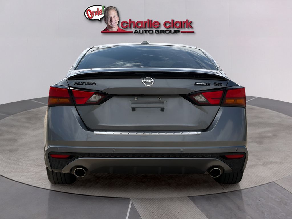 Used 2022 Nissan Altima 2.5 SR w/ Midnight Edition Package FWD image 4