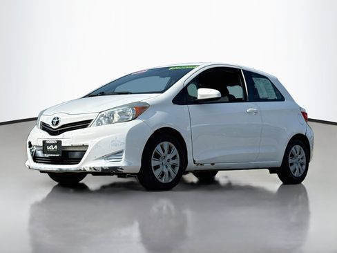 Used 2012 Toyota Yaris L FWD image 5