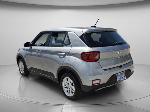 Used 2025 Hyundai Venue SE FWD image 8