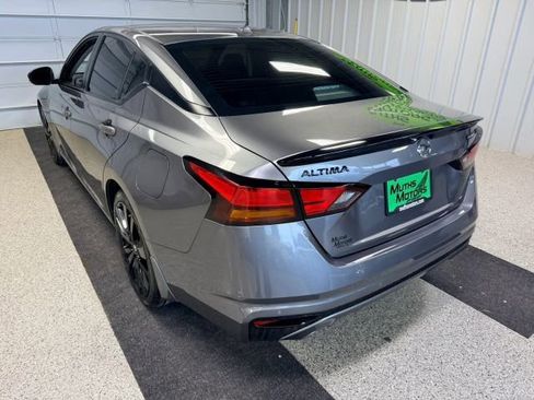 Used 2022 Nissan Altima 2.5 SR w/ Midnight Edition Package FWD image 4