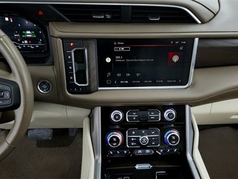 Used 2022 GMC Yukon XL Denali image 16