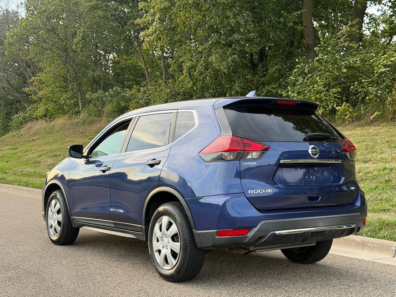 Used 2018 Nissan Rogue S AWD/4WD image 3