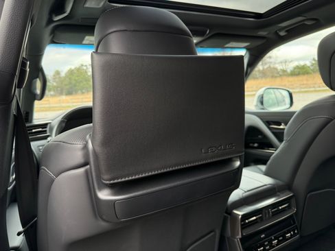 Used 2023 Lexus LX 600 4WD w/ Luxury Package image 34