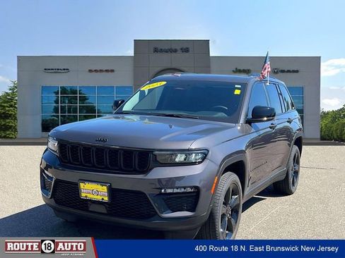 Used 2023 Jeep Grand Cherokee Limited w/ Black Appearance Package AWD/4WD image 2