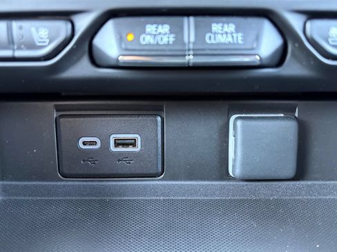 Used 2023 Chevrolet Suburban High Country AWD/4WD image 26