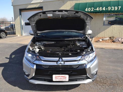 Used 2018 Mitsubishi Outlander SE image 51