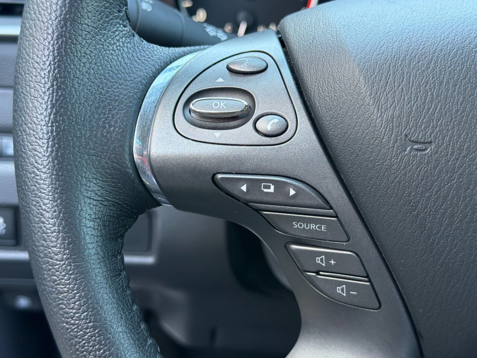 Used 2023 Nissan Murano SV w/ Cargo Package FWD image 28