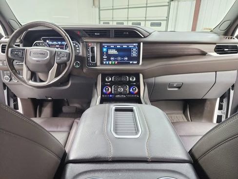 Used 2021 GMC Yukon XL Denali w/ Advanced Technology Package AWD/4WD image 29