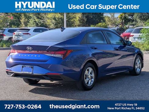 Used 2023 Hyundai Elantra SE w/ Cargo Package FWD image 5