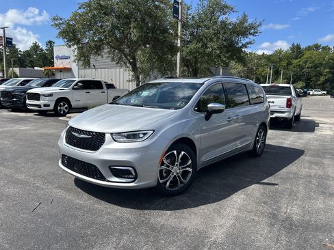 New 2026 Chrysler Pacifica Pinnacle image 3
