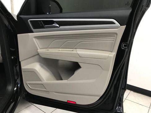 Used 2022 Volkswagen Atlas SE w/ Panoramic Sunroof Package FWD image 17