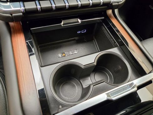 Used 2025 GMC Yukon XL Denali image 39