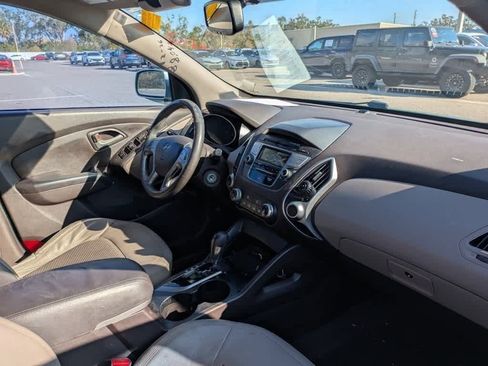 Used 2011 Hyundai Tucson GLS image 6