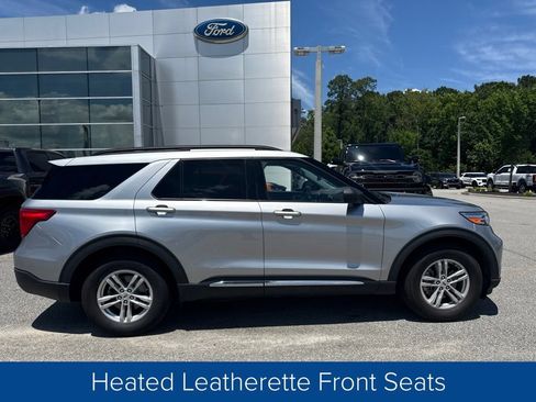 Used 2021 Ford Explorer XLT w/ Equipment Group 202A RWD image 2