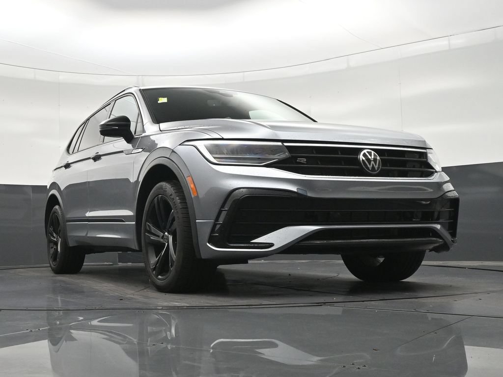 Used 2023 Volkswagen Tiguan SE R-Line FWD image 28