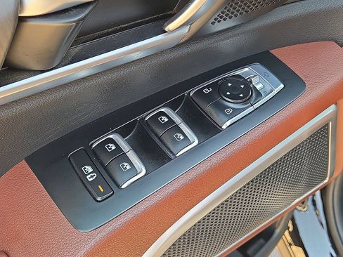 Used 2023 Kia Telluride EX w/ EX Captain's Chair Package FWD image 21