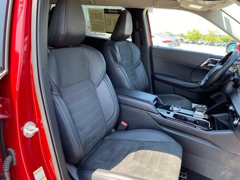 Used 2025 Mitsubishi Outlander SE AWD/4WD image 32