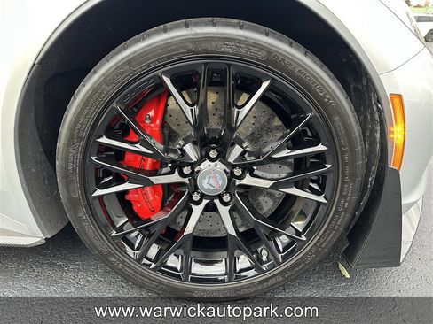 Used 2016 Chevrolet Corvette Z06 w/ 3LZ Preferred Equipment Group image 16