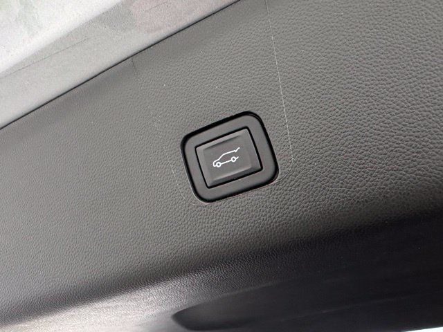 Used 2023 Chevrolet Traverse LT AWD/4WD image 44