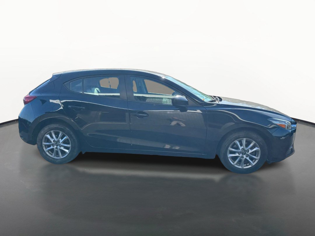 Used 2017 MAZDA MAZDA3 Sport FWD image 2