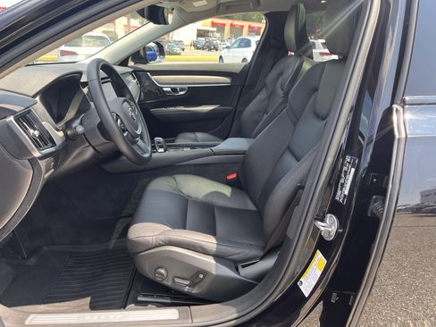 Certified 2023 Volvo V90 B6 Cross Country Plus AWD/4WD image 7
