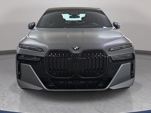 Used 2026 BMW 740i RWD image 3