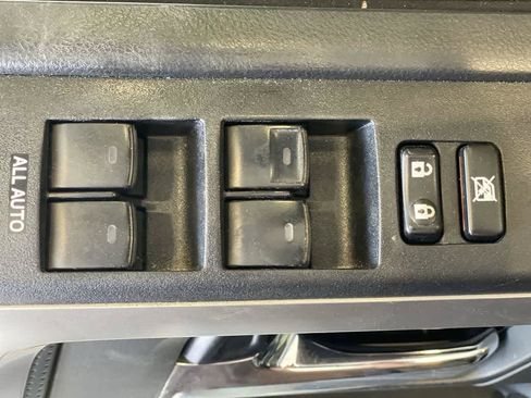 Used 2017 Toyota 4Runner SR5 AWD/4WD image 16