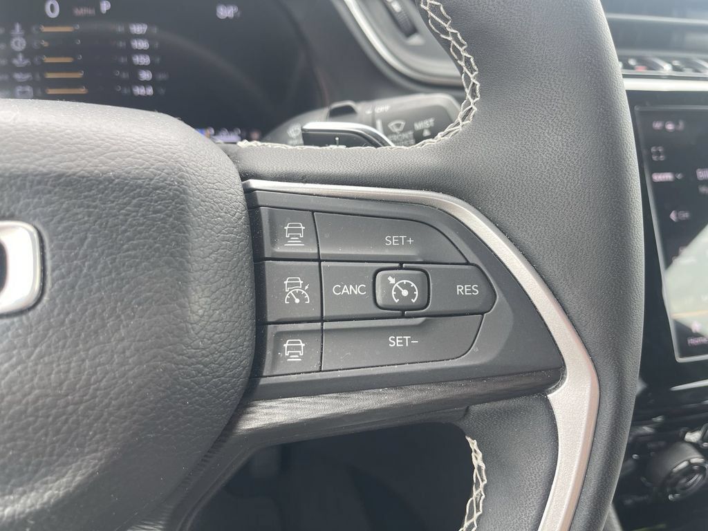 Used 2024 Jeep Grand Cherokee Altitude AWD/4WD image 21