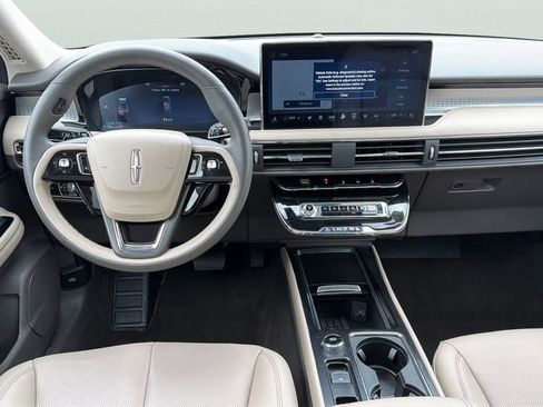Used 2024 Lincoln Corsair AWD w/ Equipment Group 101A image 27